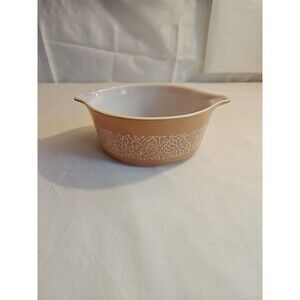 Vintage tan Pyrex 472-B 750 ml Casserole Dish Woodland Pattern